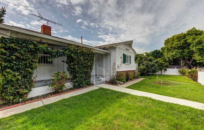 Exquisite 4-Bedroom, 2-Bathroom Home in Charming Venice Neighborhood!