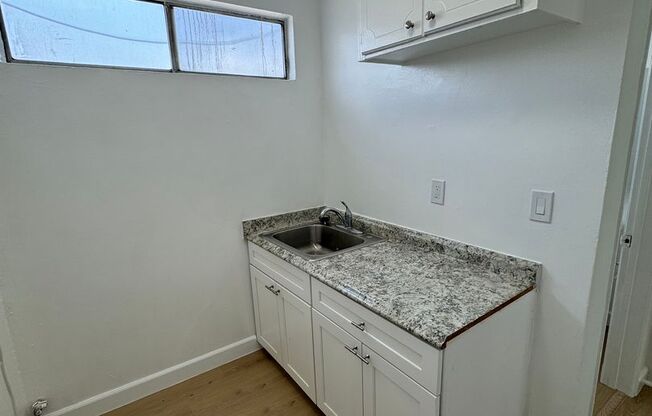 Studio, 1 bath, 475 sqft, $1,595, Unit 06