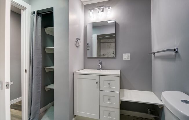 3 beds, 2 baths, 1,130 sqft, $1,875, Unit 5564-03