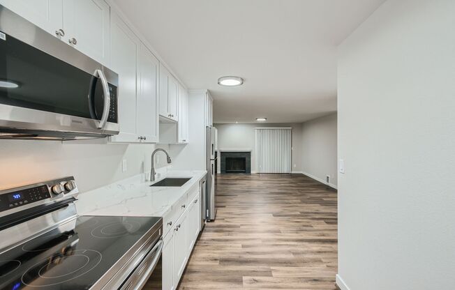 2 beds, 1 bath, 875 sqft, $2,095, Unit Unit 02