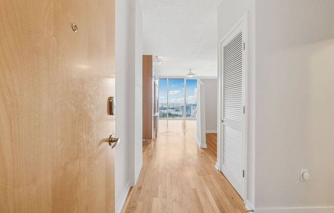 Spacious 1 Bedroom Condo in Heart of Buckhead with Stunning Downtown Views!