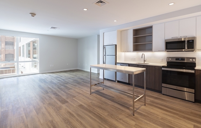 Studio, 1 bath, 892 sqft, $4,395, Unit 616