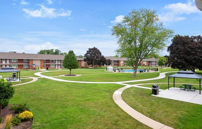 Renovated apartment with pool and parking