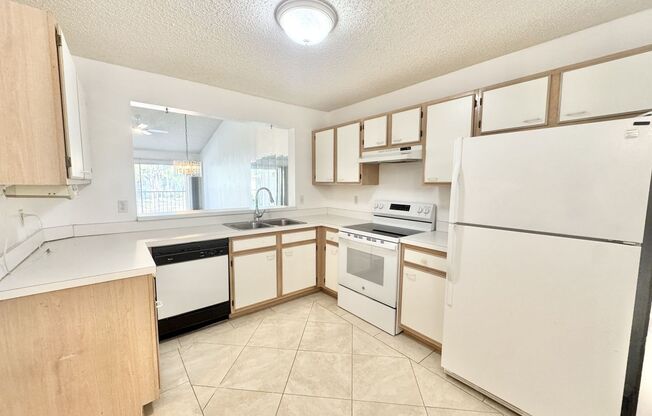 ** NEWCASTLE ** BERKSHIRE LAKES ** 3 BED / 2 BATH ** ANNUAL RENTAL **