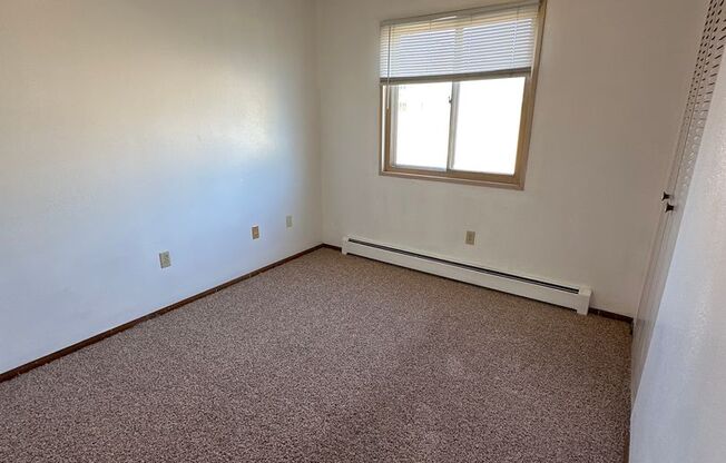 2 beds, 1 bath, 700 sqft, $700, Unit 10