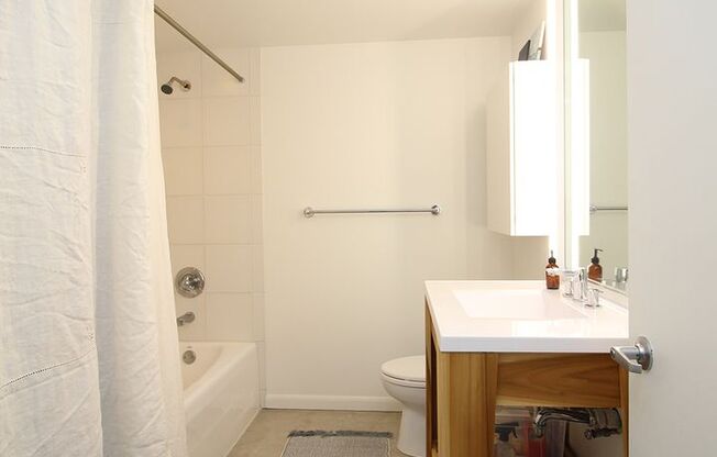 Studio, 1 bath, $1,800, Unit # 215