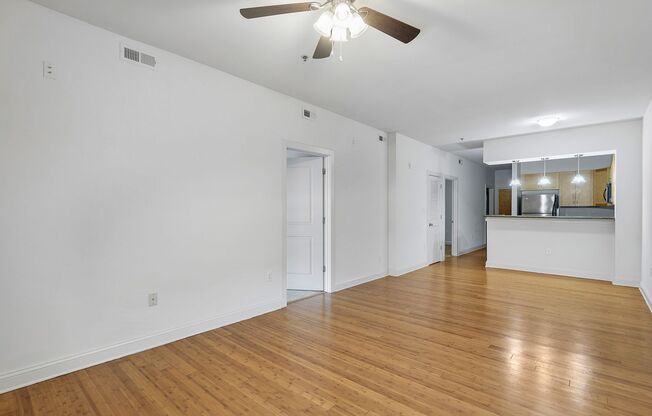 2 beds, 2 baths, $1,595, Unit APT 214