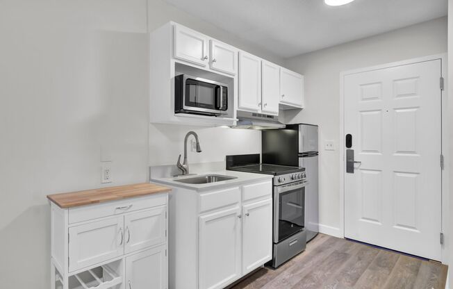 Studio, 1 bath, 329 sqft, $1,185, Unit 146
