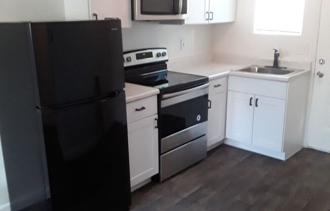 1 bed, 1 bath, 376 sqft, $956, Unit 427