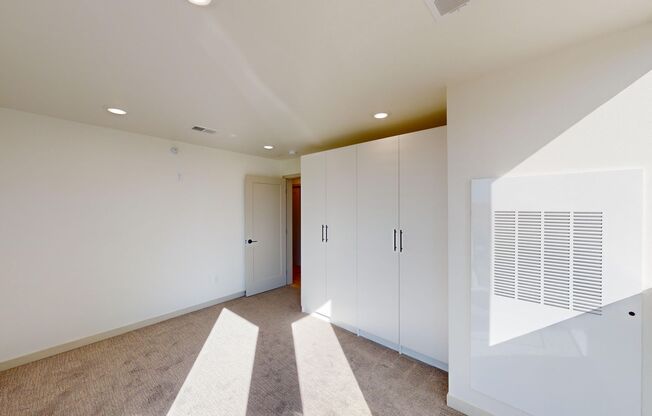 3 beds, 2 baths, 974 sqft, $1,425, Unit 6000-204