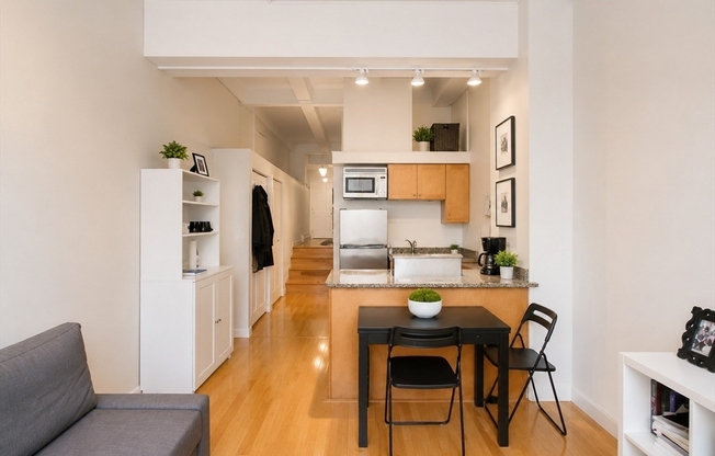 1 bed, 1 bath, 400 sqft, $2,700, Unit 329