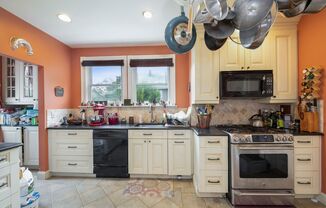 Rare 2 bed for its price in Brighton.... SEPT 1ST