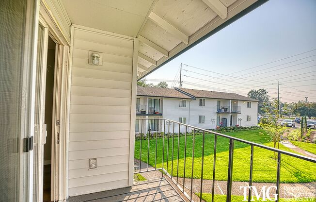 3 beds, 1 bath, 943 sqft, $1,550, Unit 37