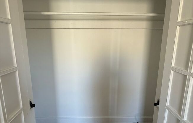 Studio, 1 bath, 308 sqft, $1,200, Unit Bayard Manor 105