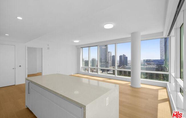 2 beds, 2 baths, 1,305 sqft, $4,800, Unit 2811