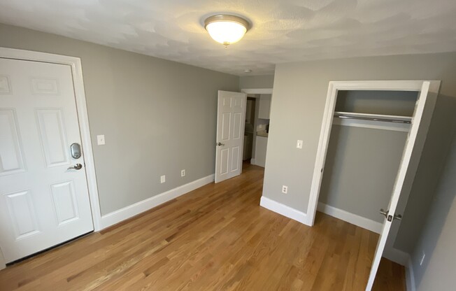 2 beds, 1 bath, $3,600, Unit A