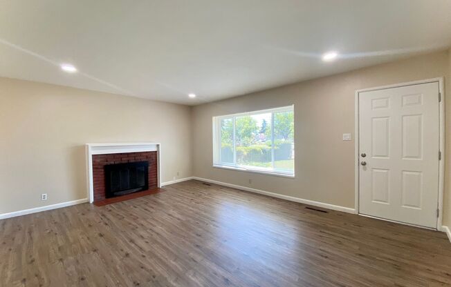 Lovely 4-bedroom home in Fremont – Sundale Neighborhood!