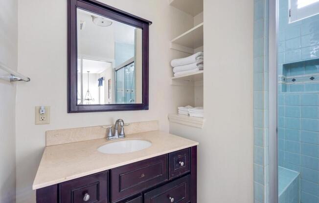 2 beds, 1 bath, 1,000 sqft, $5,250
