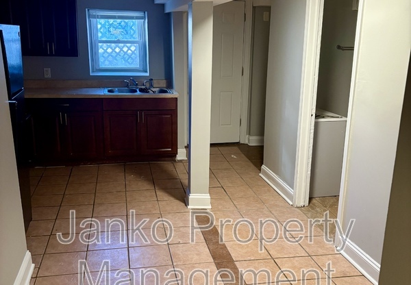 7249 S RIDGELAND AVE