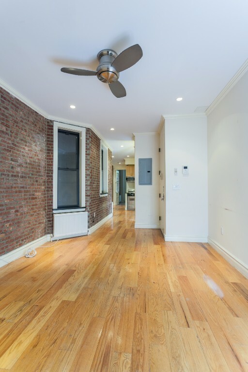 450 W 50th St