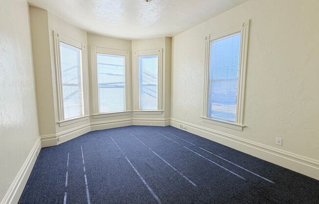 3 beds, 1 bath, $2,895