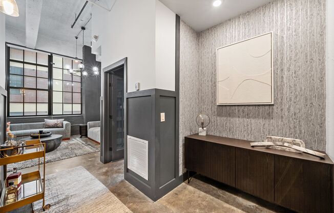 2 beds, 1 bath, 843 sqft, $2,640, Unit Commercial Suite 202-204