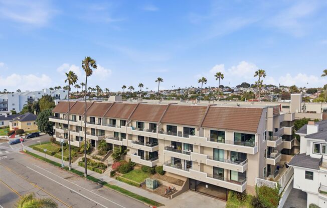 Updated, Bright & Airy Loft-Style Penthouse Condo w/ Ocean Views, Large Rooftop Deck & Balcony & Gated 2-Car Parking in the Exclusive Bay Point Community Just 50 Ft to Beach & Blocks to Hollywood Riviera!