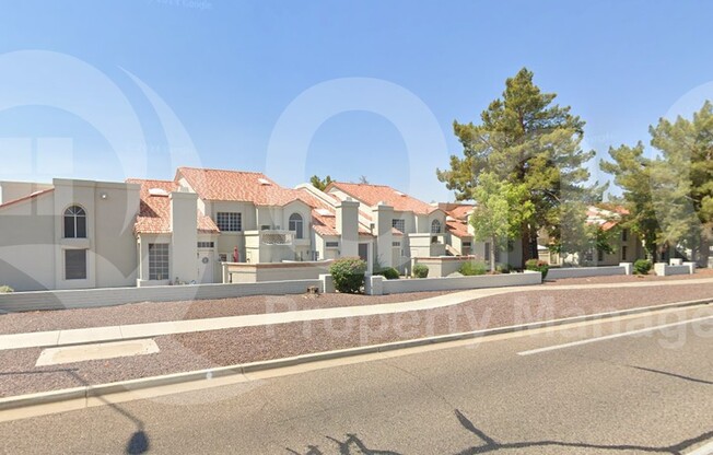 1717 E UN HLS DR