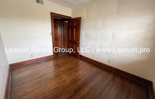 2 beds, 1 bath, 900 sqft, $1,275, Unit BensonFranklin - 04