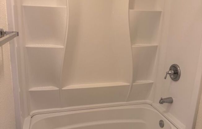 1 bed, 1 bath, 713 sqft, $1,995, Unit B053