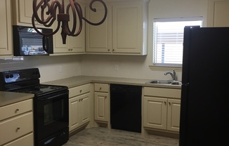 2 beds, 1 bath, 1,017 sqft, $1,000, Unit B