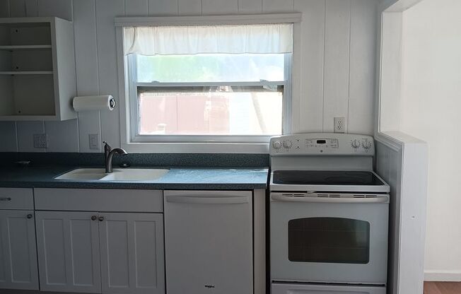 3 beds, 2 baths, $2,400