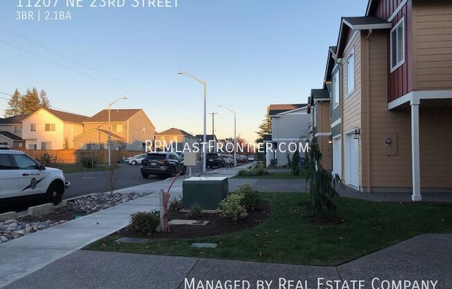 3 beds, 2.5 baths, 1,420 sqft, $2,200