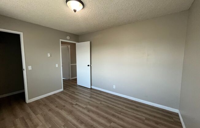 2 beds, 1 bath, 980 sqft, $2,400, Unit 055