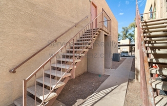 2807 E LN MARCHE AVE