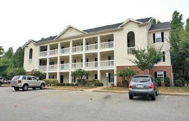 3 Bed | 2 Bath Condo near NCSU - Trash and Cable Included *Move In Special!*