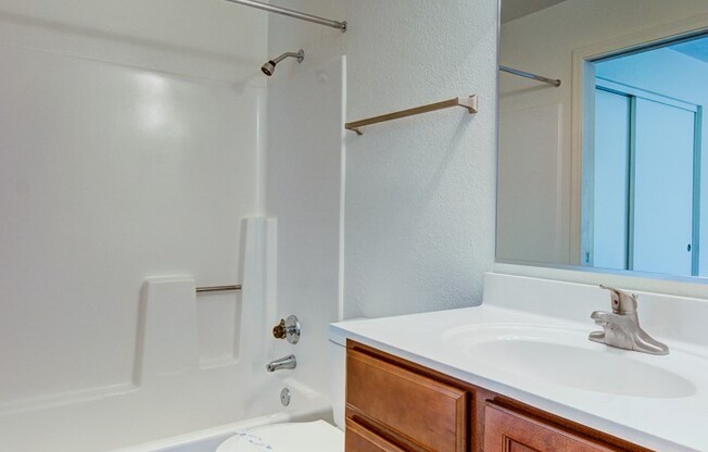 1 bed, 1 bath, 704 sqft, $1,500, Unit 105