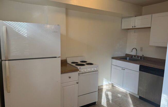 2 beds, 1 bath, 741 sqft, $1,515, Unit G