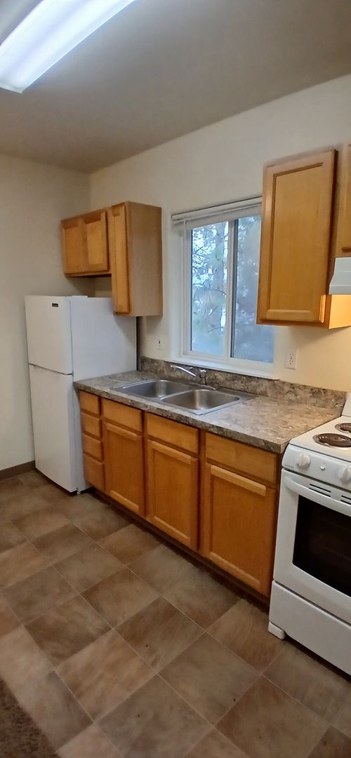 Studio, 1 bath, $1,400