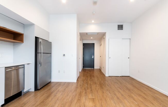 Studio, 1 bath, 415 sqft, $2,350, Unit 502FS