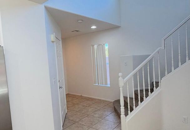 (INCLUDE SOME UTILITIES) 4 BEDROOM 3 BATH ON CORNER LOT IN MOUNTAINS EDGE