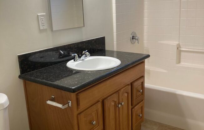 2 beds, 1 bath, 918 sqft, $2,945, Unit 037