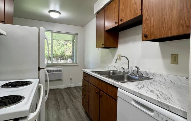 1 bed, 1 bath, $925, Unit H