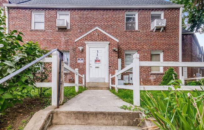 316 18th Pl NE