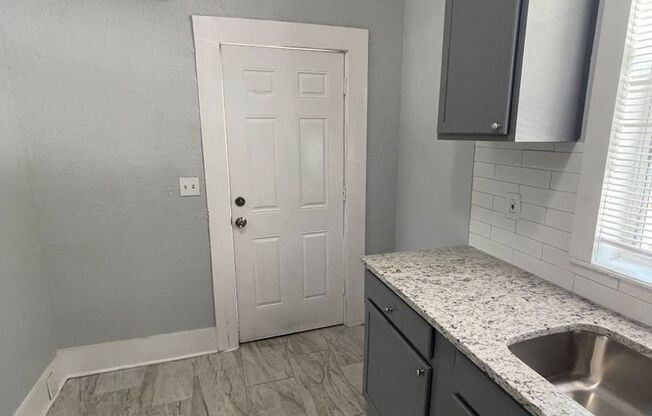 3 beds, 1 bath, $1,044