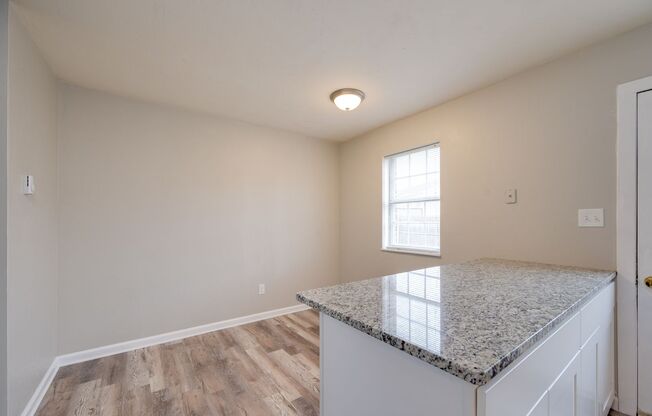 2 beds, 1 bath, 850 sqft, $1,295, Unit Unit 88