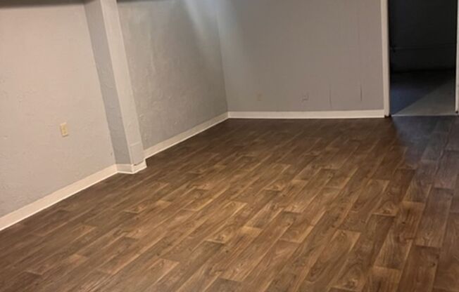 2 beds, 1.5 baths, 1,698 sqft, $1,275, Unit 1303