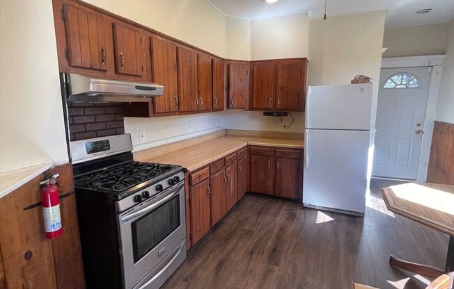 2 beds, 1 bath, $1,395