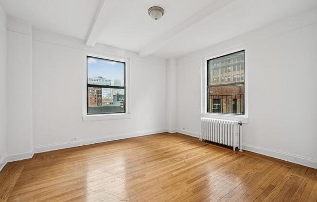 440 W 34 ST