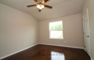 3 beds, 2 baths, $1,395, Unit Unit B